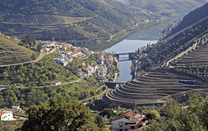 © shutterstock_28515997 - Douro-Tal bei Pinhão