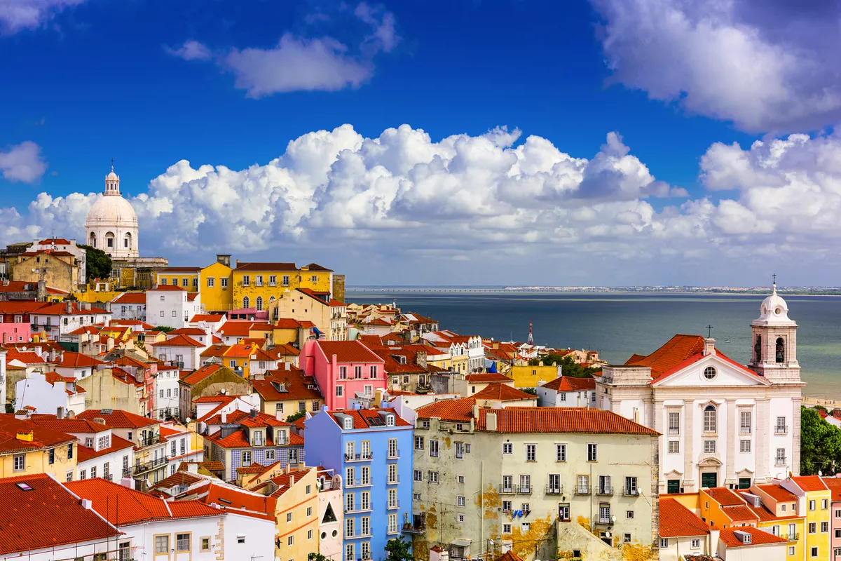 Alfama -  Stadtteil von Lissabon - ©SeanPavonePhoto - stock.adobe.com