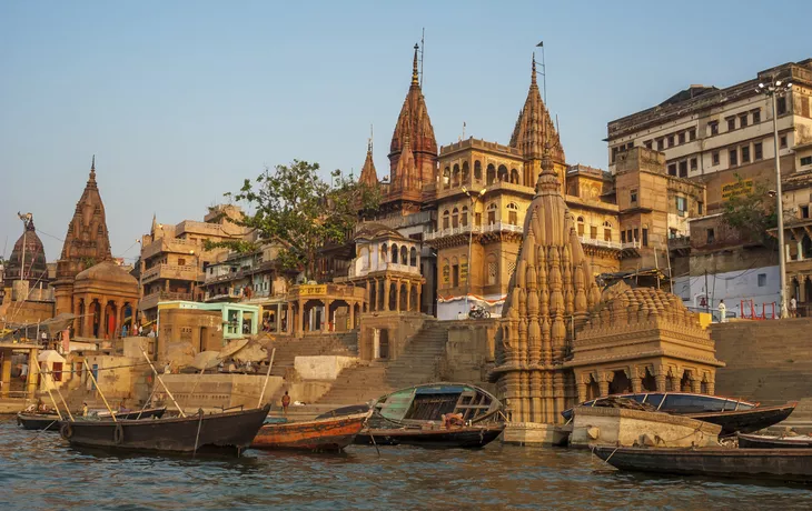 Die heilige Stadt am Ganges, Varanasi - © shutterstock_153851216