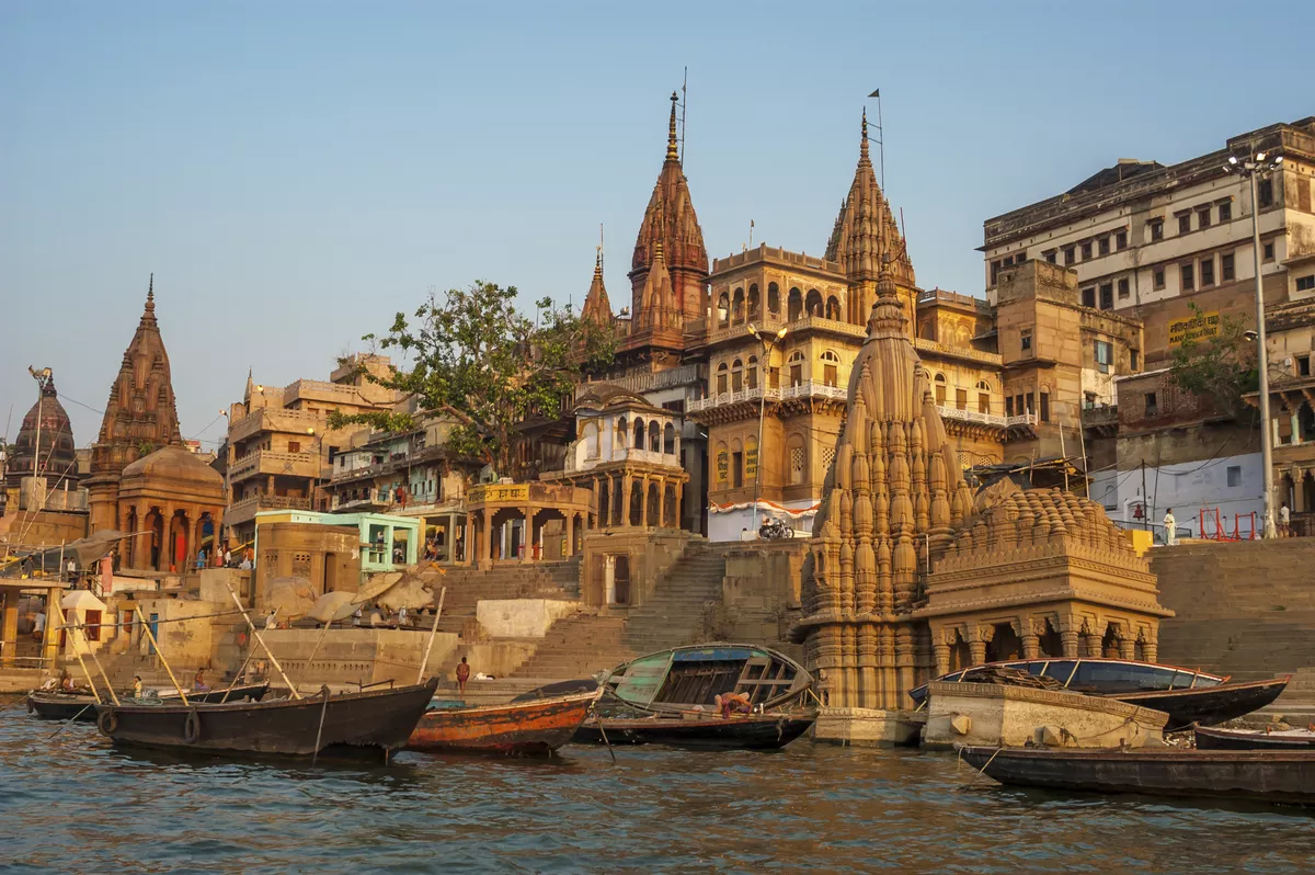 Die heilige Stadt am Ganges, Varanasi - © shutterstock_153851216