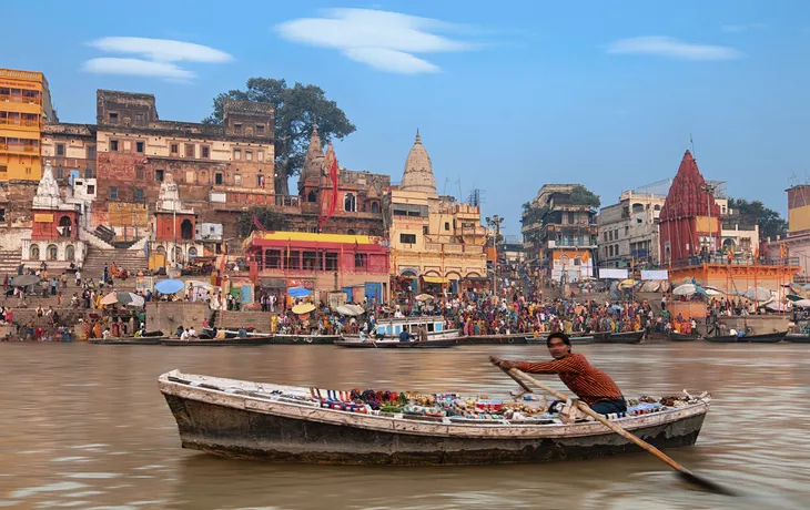 Die heilige Stadt am Ganges, Varanasi - © shutterstock_217988584