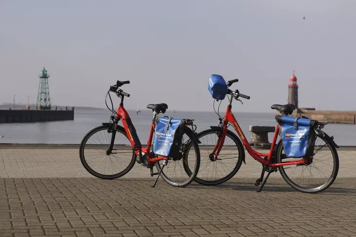 E-Bike und 7-Gang-Velo