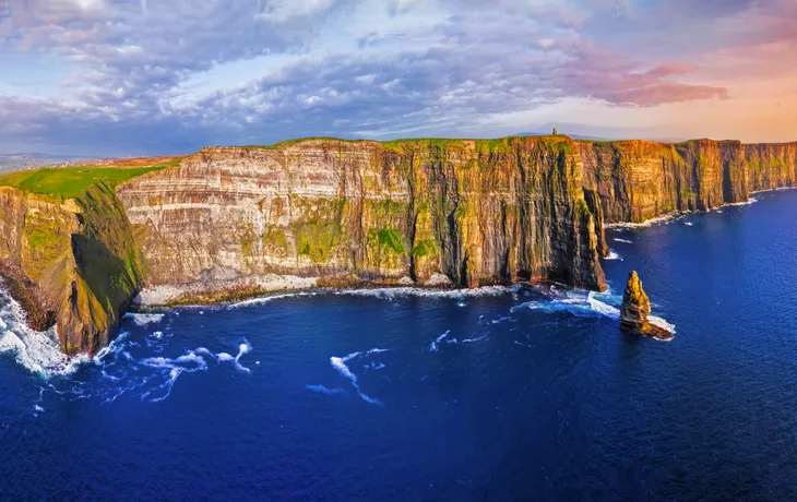 © mikroman6 - stock.adobe.com - Cliffs of Moher