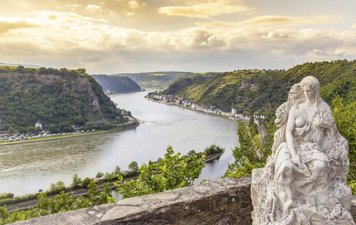 «Romantischer Rhein» mit Loreley - © Copyright (c) 2017 Shutterstock.  No use without permission.