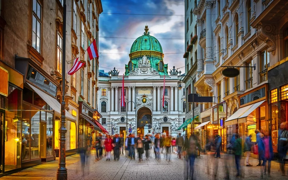 Herrengasse mit Blick auf die kaiserliche Hofburg in Wien