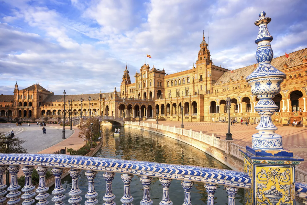 Plaza de España in Sevilla - © ©Delphotostock - stock.adobe.com