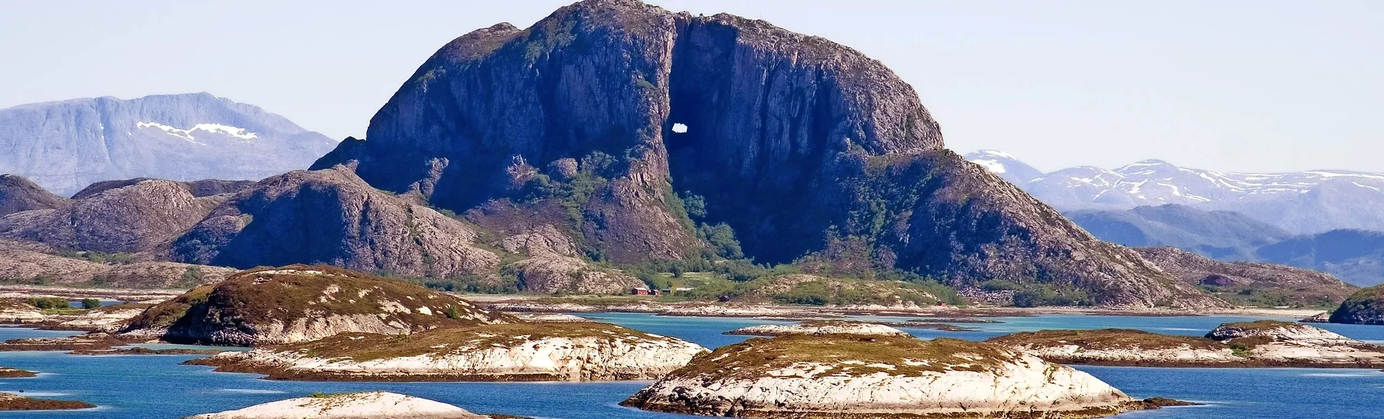 Torghatten, Torget-Insel, nahe Bronnoysund, Norwegen - © bullshead - stock.adobe.com