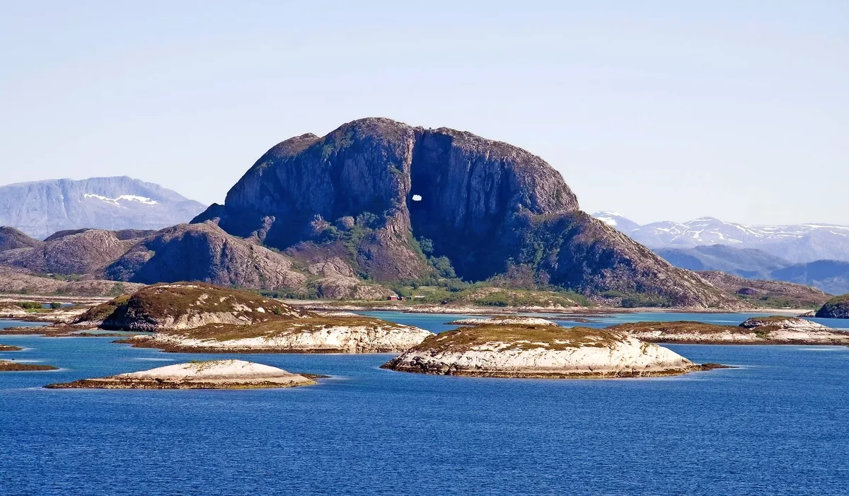 Torghatten, Torget-Insel, nahe Bronnoysund, Norwegen - © bullshead - stock.adobe.com