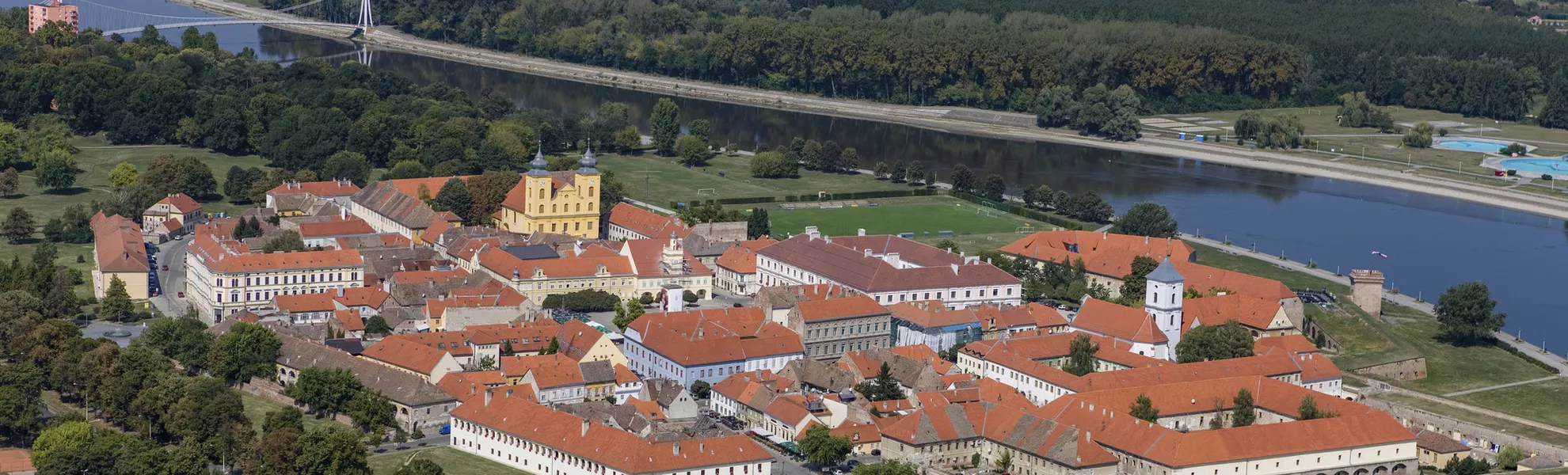 Osijek mit Festung Tvrda - © Overflightstock - stock.adobe.com