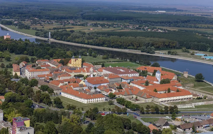 Osijek mit Festung Tvrda - © Overflightstock - stock.adobe.com