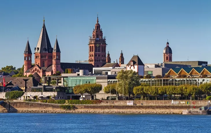 Rheinufer mit Dom, Mainz - © Circumnavigation - Fotolia