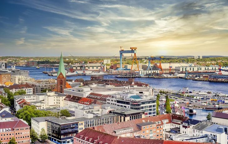 © Hans Steen-Kiel - stock.adobe.com - Hafen von Kiel