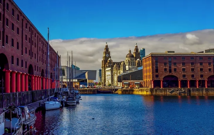 ©Pefkos - stock.adobe.com - Albert Dock in Liverpool