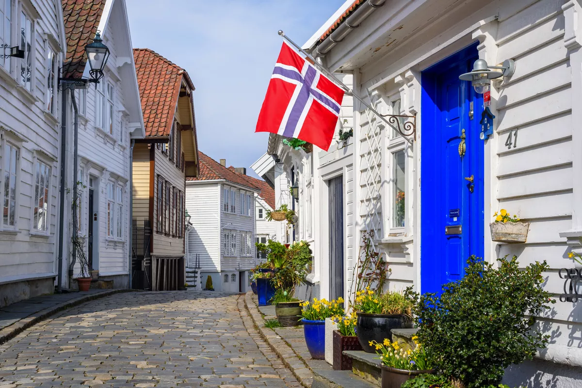 Straßen und Gebäude der Altstadt von Stavanger - © Inger - stock.adobe.com