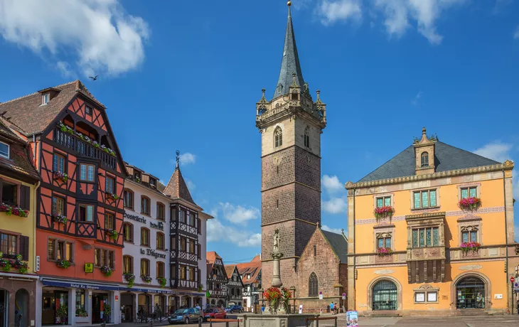©Pierre Violet - stock.adobe.com - Marktplatz in Obernai