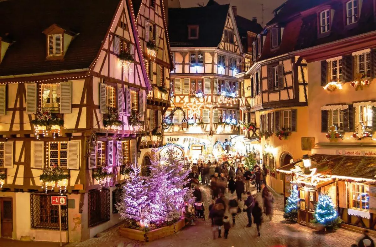 Der Weihnachtsmarkt in Colmar im Elsass - © Alexi TAUZIN - Fotolia