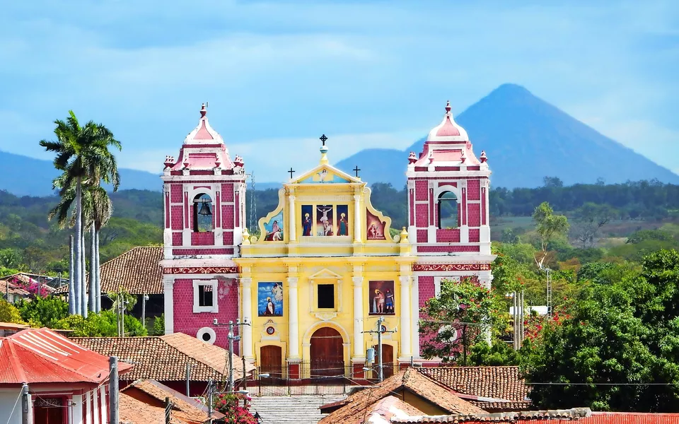 Iglesia el Calvario in León, Nicaragua - © Pixeltheater - stock.adobe.com