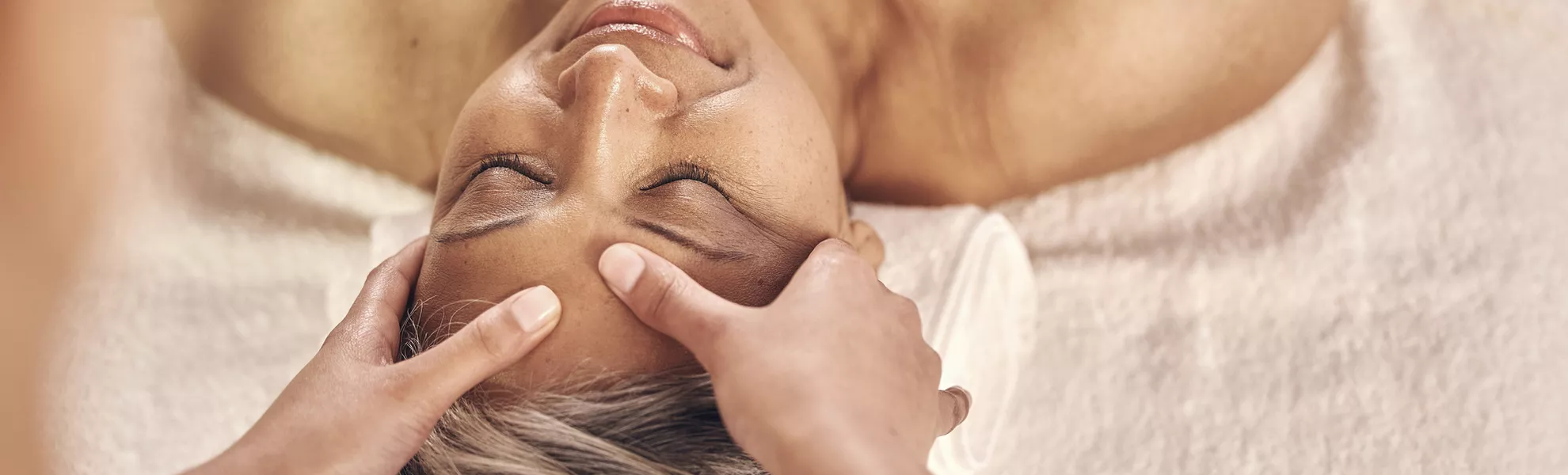 Head, massage and zen with old woman in spa for vacation, luxury and beauty salon. Peace, wellness and holiday with senior person and hands in hotel villa for retirement, oil treatment and body care - © LuneVA/peopleimages.com - stock.adobe.com