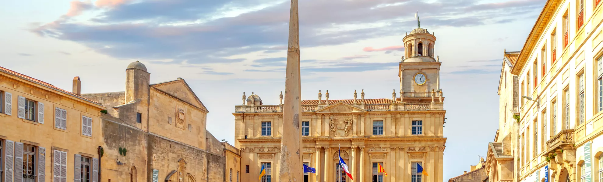 Altstadt von Arles - © Sina Ettmer - stock.adobe.com
