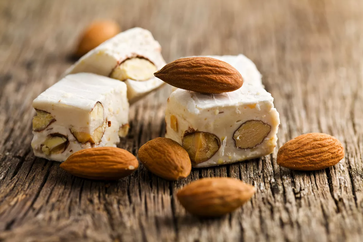 Weisser Nougat mit Mandeln - ©Jiri Hera - stock.adobe.com