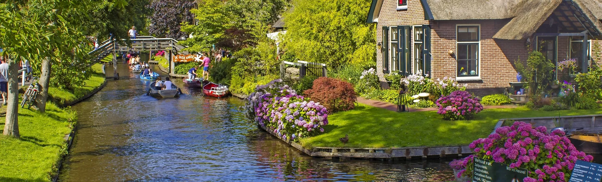 Giethoorn in der nordöstlichen niederländischen Provinz Overijssel - © Mira Drozdowski - stock.adobe.com
