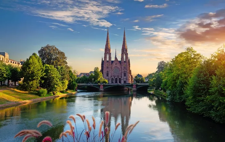 © Givaga - stock.adobe.com - Kirche in Strasbourg