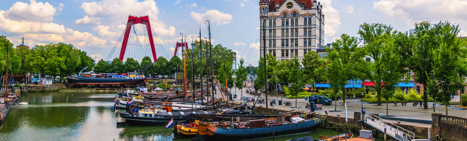 Panoramablick auf die Stadt Rotterdam mit dem alten Hafen - © Nancy Pauwels - stock.adobe.com
