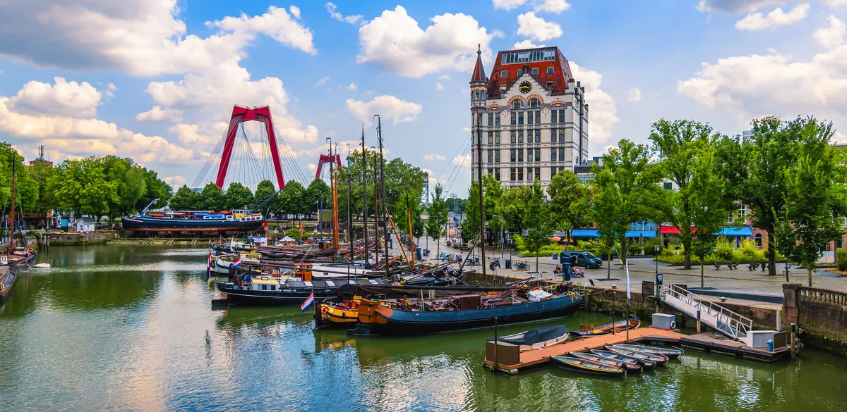 Panoramablick auf die Stadt Rotterdam mit dem alten Hafen - © Nancy Pauwels - stock.adobe.com