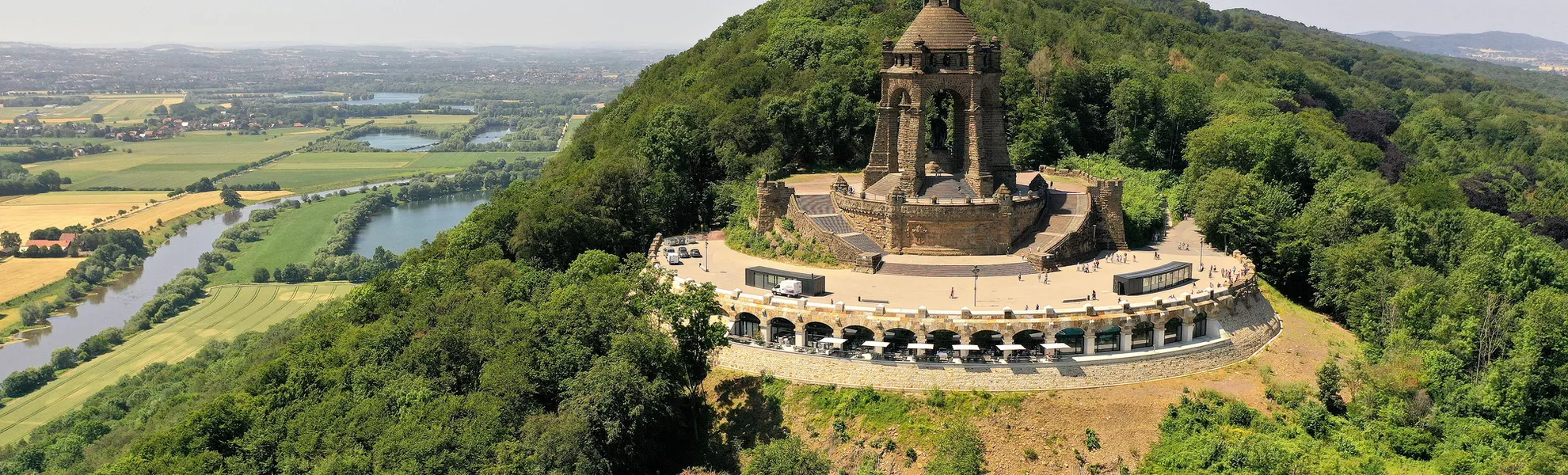 Porta Westfalica mit Kaiser-Wilhelm-Denkmal - ©Jürgen Krüger - stock.adobe.com