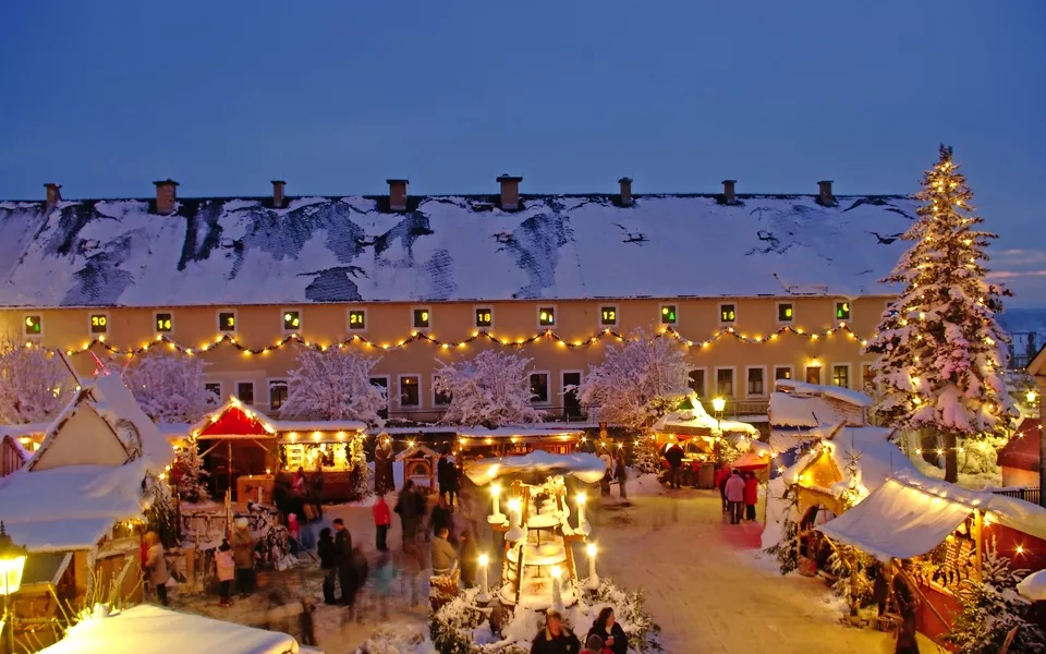 winterliche Festung Königstein im Elbsandsteingebirge, Deutschland