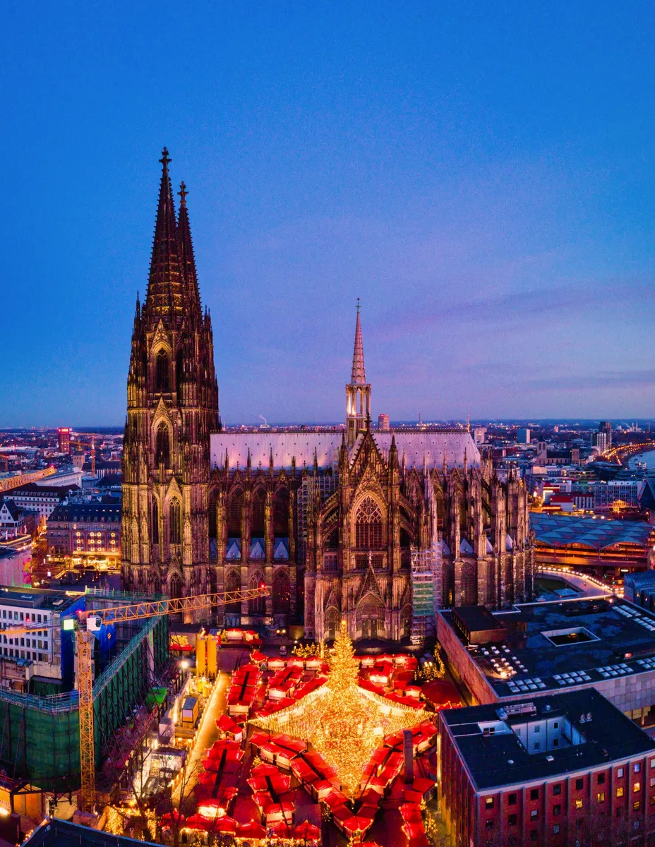 Kölner Weihnachtsmarkt - © Fokke Baarssen - stock.adobe.com