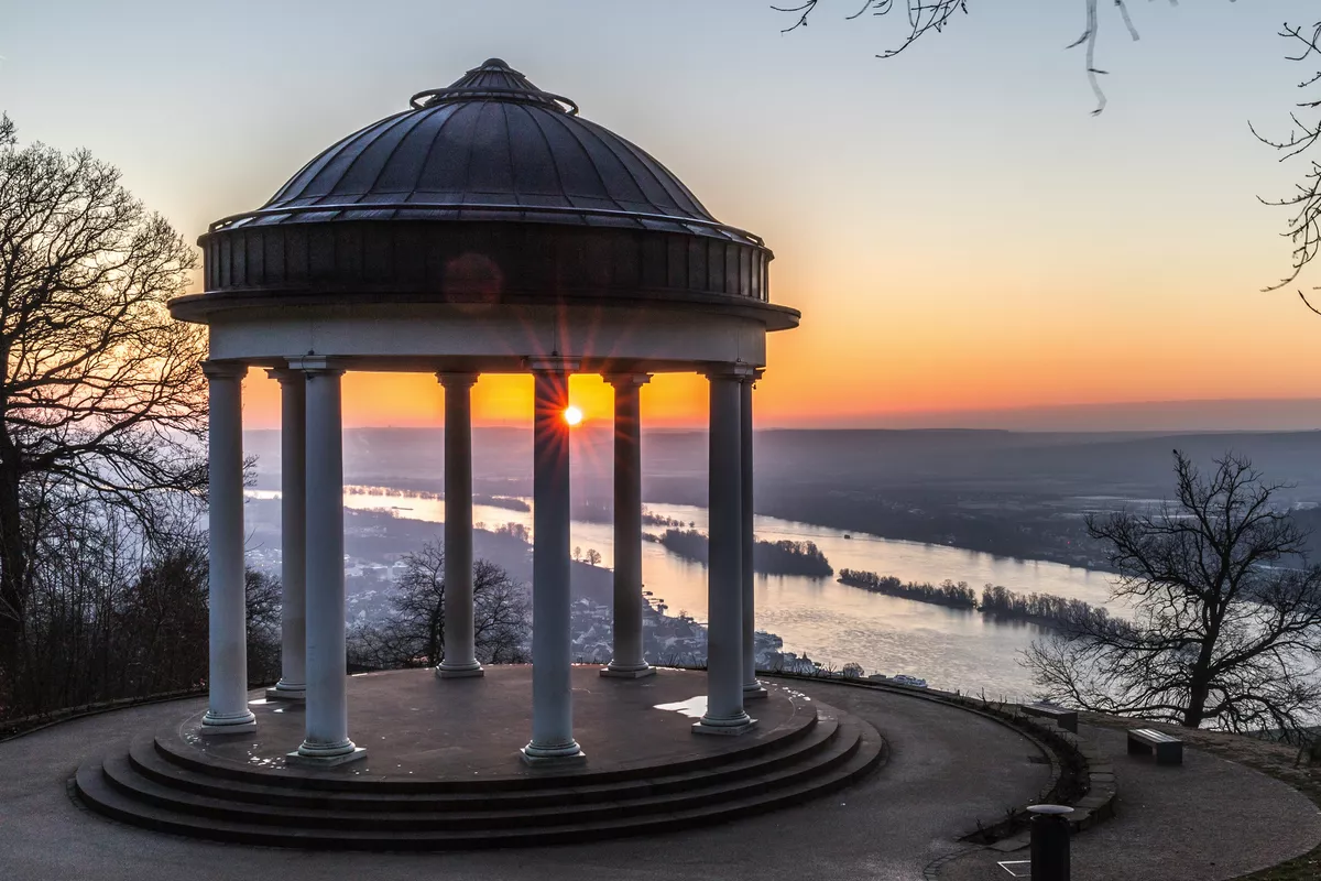 winterlicher Blick vom Niederwalddenkmal in Rüdesheim - © parallel_dream - stock.adobe.com