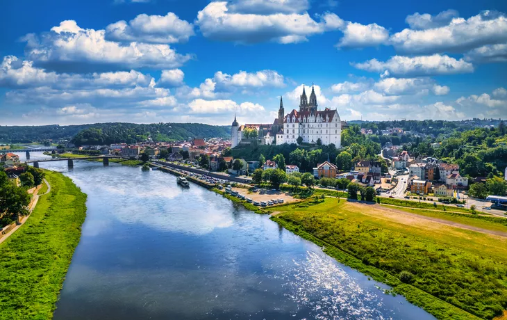 © Votimedia - stock.adobe.com - Blick über die Stadt Meißen an der Elbe in Sachsen