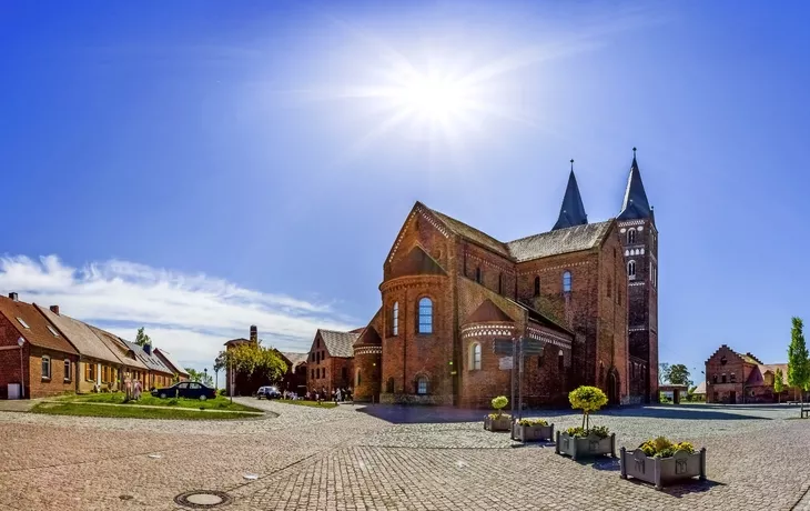 © pure-life-pictures - stock.adobe.com - Kloster Jerichow 