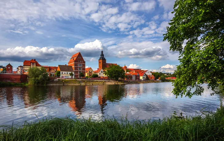 © Sina Ettmer - stock.adobe.com - Panorama von Havelberg