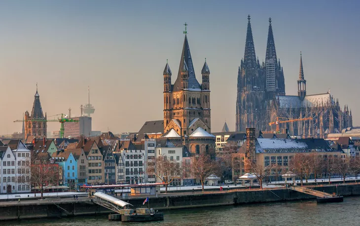 © HeinzWaldukat - stock.adobe.com - Winter in Köln
