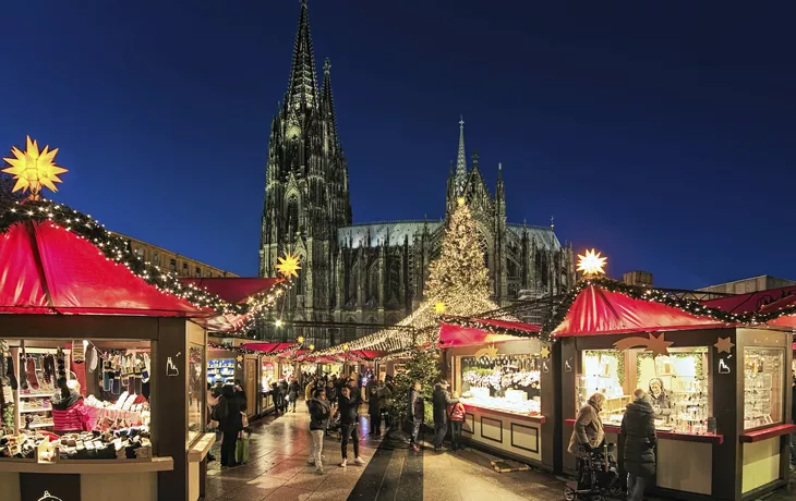 © Mikhail Markovskiy - stock.adobe.com - Weihnachtsmarkt, Köln