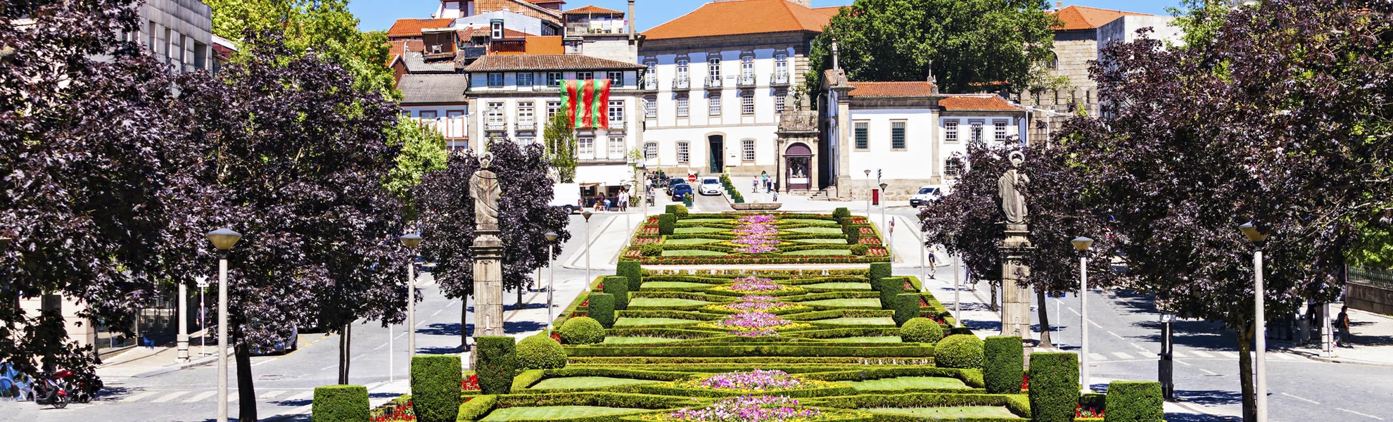 Kirche Nossa Senhora da Consolaçao e dos Santos Passos, Guimarães - © shutterstock_266850269