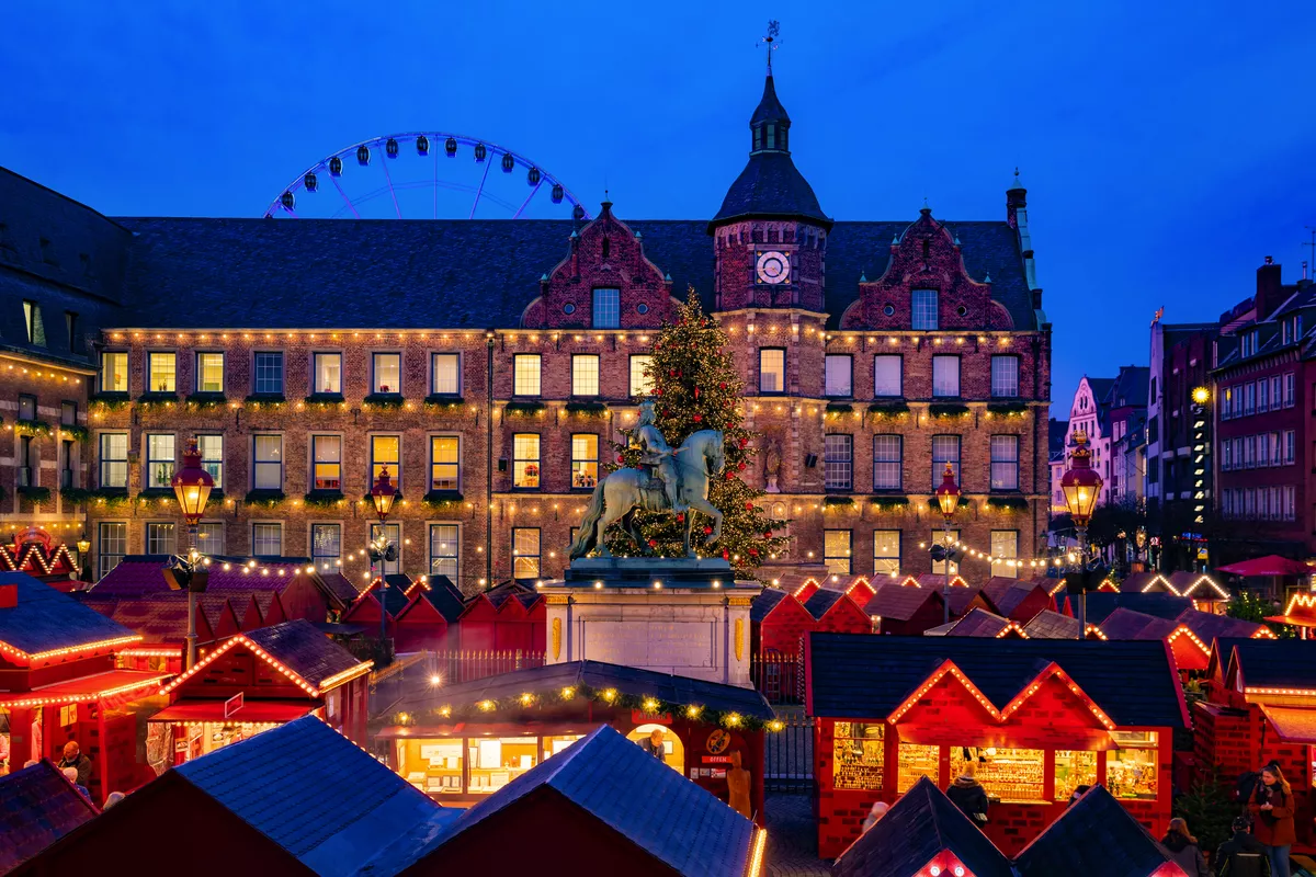 Weihnachtsmarkt in Düsseldorf  - © Chris Goettert - stock.adobe.com