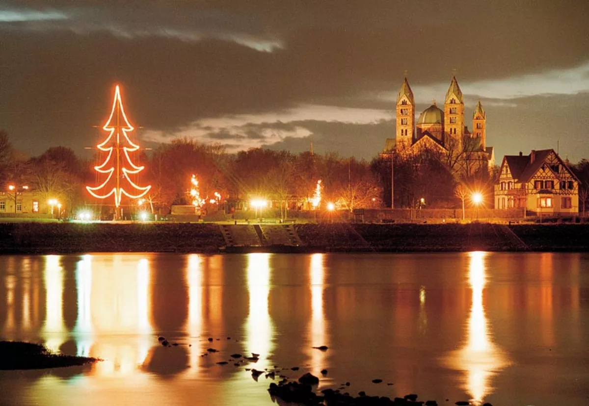 Speyer zur Adventszeit - © Klaus Landry