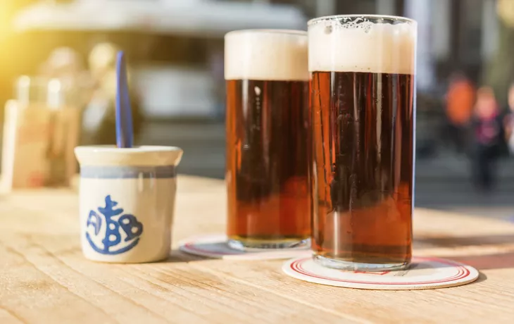 © engel.ac - stock.adobe.com - Altbier in Düsseldorf