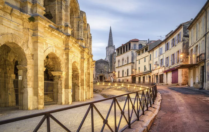 © tichr - stock.adobe.com - Amphitheater von Arles