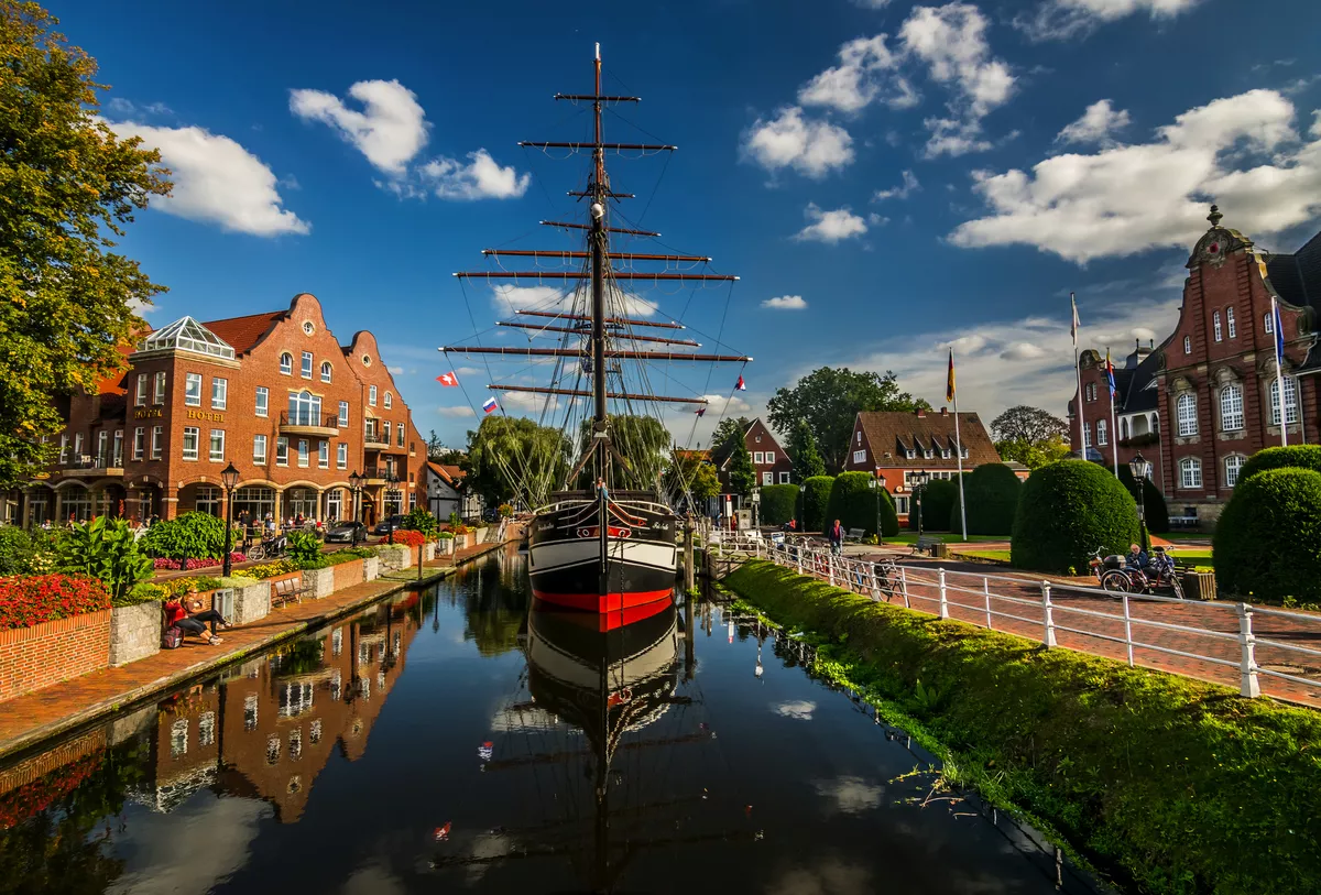 Papenburg mit Museumsschiff - © TimosBlickfang - stock.adobe.com