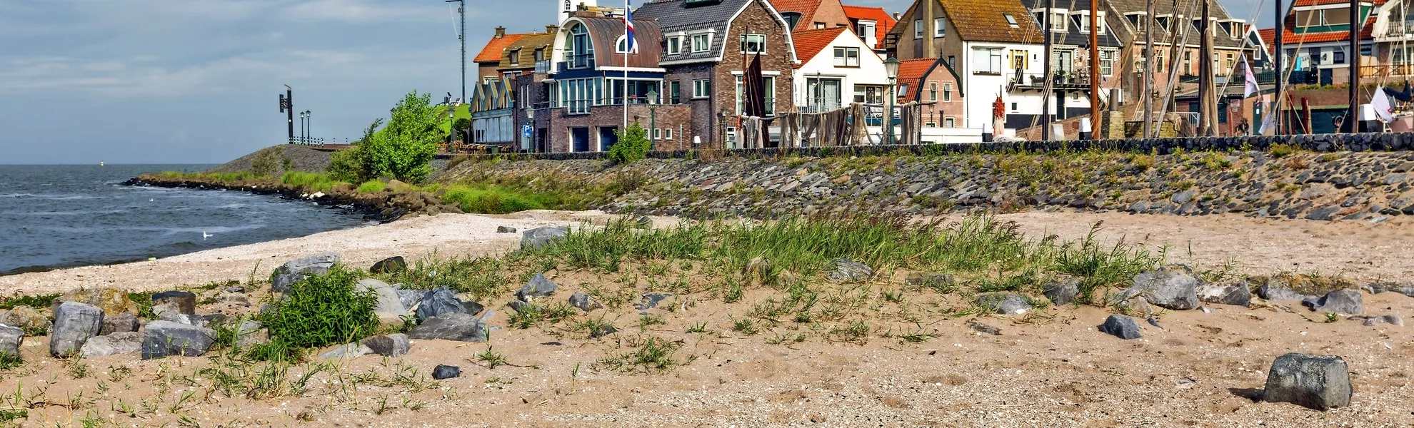 Dorfszene Form Strand von Urk, altes niederländisches Fischerdorf - © Kruwt - stock.adobe.com
