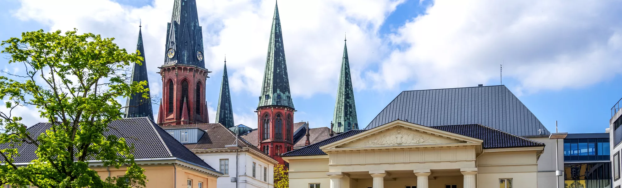 Schlossplatz in Oldenburg - © Sina Ettmer - stock.adobe.com