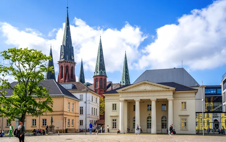 Schlossplatz in Oldenburg - © Sina Ettmer - stock.adobe.com