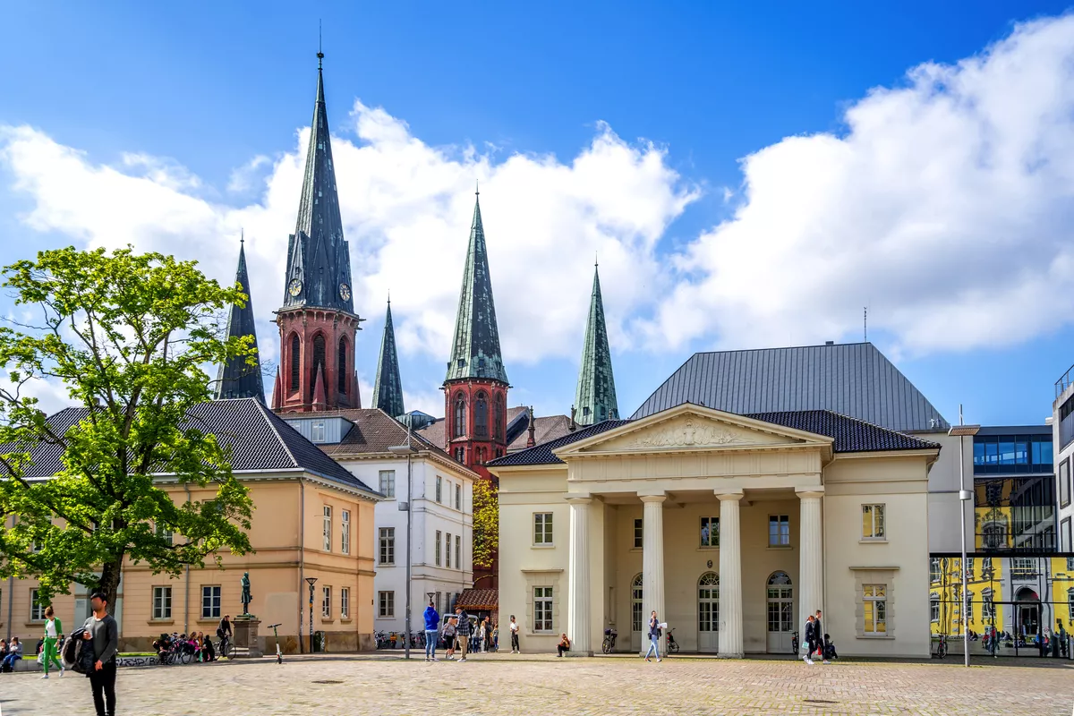 Schlossplatz in Oldenburg - © Sina Ettmer - stock.adobe.com