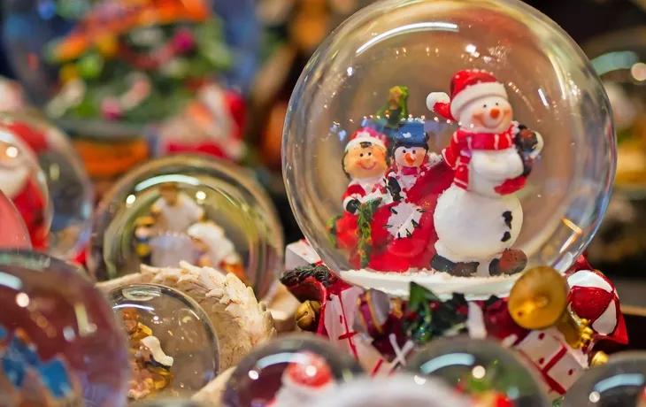 © adellyne - stock.adobe.com - Souvenir vom Frankfurter Weihnachtsmarkt