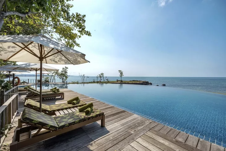 Pool im Green Bay Resort&Spa*****