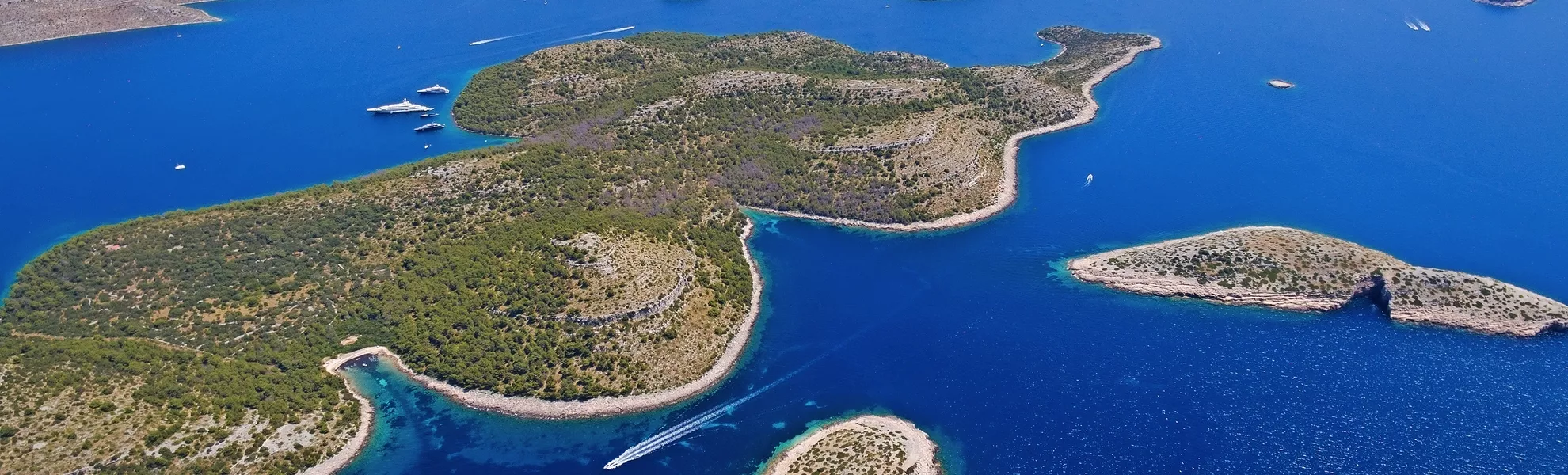 die Kornaten oder Kornati-Inseln sind die größte und dichteste Inselgruppe in der kroatischen Adria - © bigguns - stock.adobe.com
